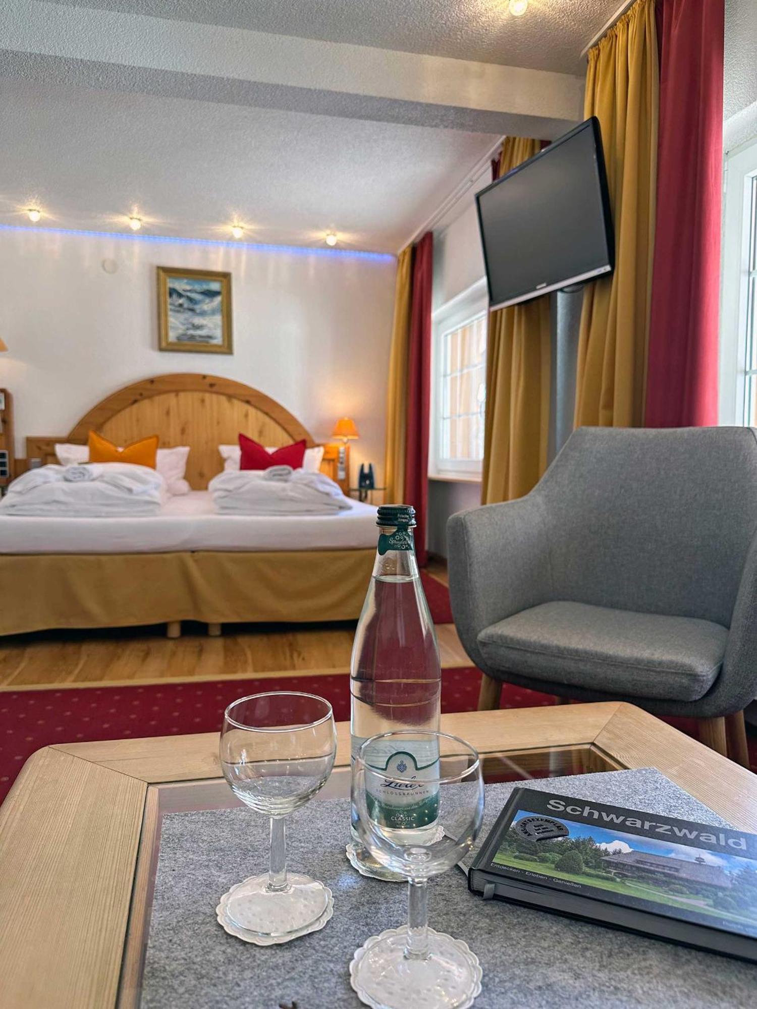 Hotel Hirschen Menzenschwand-Hinterdorf Kültér fotó